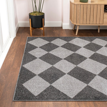 Draper Classic Geometric Diamond Pattern Area Rug